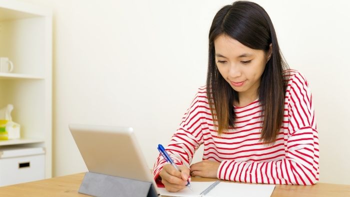 asian woman studying